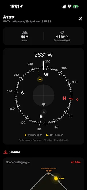 Astro-Kompassmodus bei Kurs 251° W, zeigt Live-Position der Sonne (Azimut 106,5°, Höhe 52,3°) und des Mondes (Azimut 332,3°, Höhe -65,1°) auf dem Zifferblatt, mit Höhe, aktueller Geschwindigkeit und darunter beginnendem Sonnenbahndiagramm