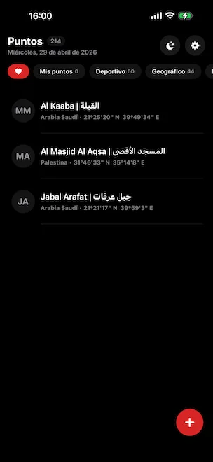 Pantalla de inicio Puntos de Arrow to Pin con 3 puntos de inicio guardados filtrados por Favoritos, con pestañas de categoría para Personal, Geográfico, Político y Religioso; la lista muestra la Kaaba (Arabia Saudí), Al Masjid Al Aqsa (Palestina) y Jabal Arafat (Arabia Saudí) con coordenadas GPS precisas en formato grados-minutos-segundos
